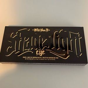 Kat Von D Shade+Light Eyeshadow Palette